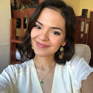 Meet your Posher, Lia